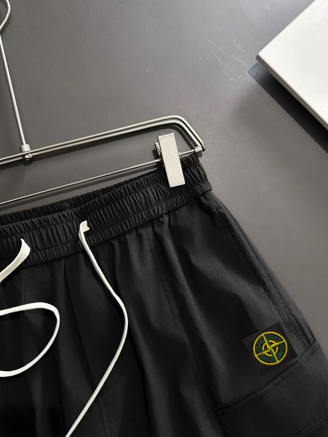 🅿️330 next day shipping, high-end goods, Stone Island 2025 spring and summer new elastic band casual shorts, counter-customized fabrics, high breathability and comfort, impeccable details, brand element design concept, reflecting high quality. It feels delicate and soft! It presents a casual cut and the upper body shape is great! Size: M-4XL